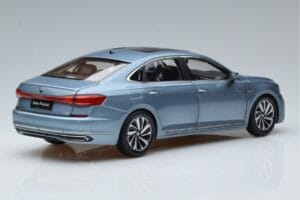Volkswagen Passat B8 Azul FAW 1:18 ZVF000003A Metal - imagen 3 de 7