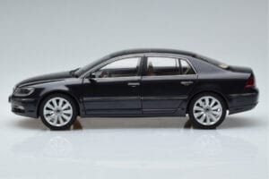 Volkswagen Phaeton V6 Mazeppa Gris Kyosho 1:18 08831MBK Metal - imagen 5 de 9