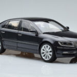 Volkswagen Phaeton V6 Mazeppa Gris Kyosho 1:18 - image 6 of 9