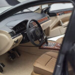 Volkswagen Phaeton V6 Mazeppa Gris Kyosho 1:18 - image 8 of 9