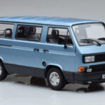 Volkswagen T3 Multivan Azul Norev 1:18 - image 4 of 6