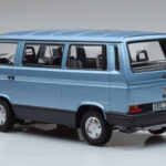 Volkswagen T3 Multivan Azul Norev 1:18 - image 5 of 6