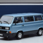 Volkswagen T3 Multivan Azul Norev 1:18 - image 6 of 6