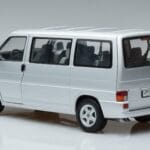 Volkswagen T4b Transporter Caravelle Minibus Schuco 1:18 450041500 Metal - image 7 of 8
