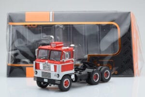 White 7400 Rojo Plata IXO 1:43 TR170 Metal - imagen 5 de 5