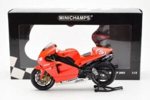 Yamaha YZR-M1 Marlboro Yamaha Team #3 M. Biaggi MotoGP 2002 Minichamps 1:12 122026303 Metal - imagen 4 de 4