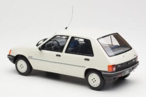 Peugeot 205 Junior Blanco Otto 1:18 OT463 Resina - imagen 5 de 6