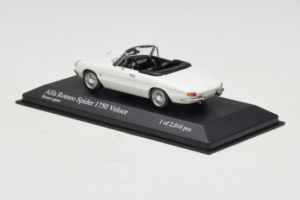 Alfa Romeo 1750 Spider Veloce Blanco Minichamps 1:43 400120530 Metal - imagen 3 de 4