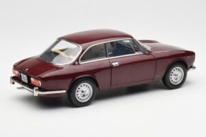 Alfa Romeo 2000 GTV Rojo Granate Norev 1:18 187916 Metal - imagen 3 de 8