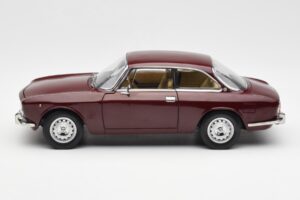 Alfa Romeo 2000 GTV Rojo Granate Norev 1:18 187916 Metal - imagen 4 de 8