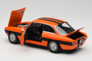 Alfa Romeo 2000 GTV Naranja Norev 1:18 187918 Metal - imagen 5 de 8