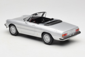 Alfa Romeo 2000 Spider Plata Norev 1:18 187884 Metal - imagen 5 de 6