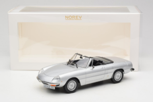 Alfa Romeo 2000 Spider Plata Norev 1:18 187884 Metal - imagen 6 de 6