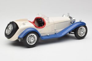 Alfa Romeo 2300 Spider Blanco & Azul Bburago 1:18 3008-M1 Metal - imagen 2 de 6