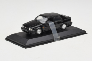 Alfa Romeo 75 3.0 V6 Negro Minichamps 1:43 403120463 Metal - imagen 2 de 4