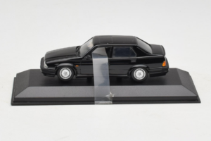 Alfa Romeo 75 3.0 V6 Negro Minichamps 1:43 403120463 Metal