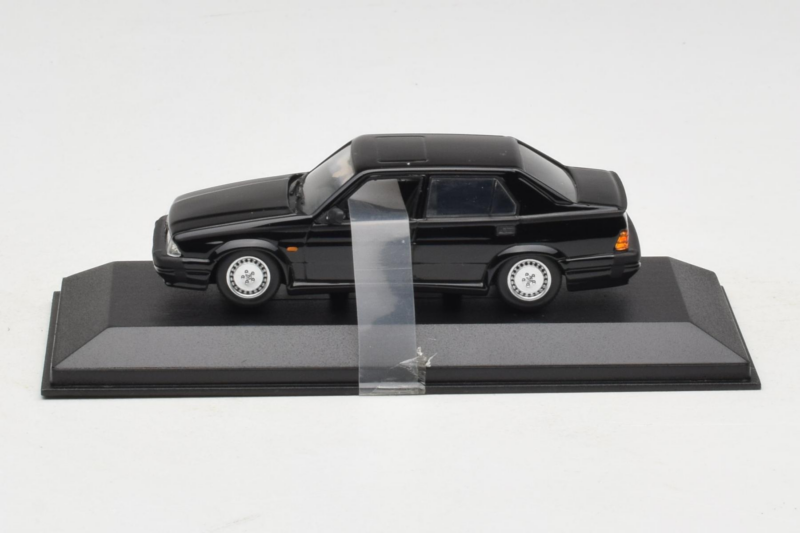 Alfa Romeo 75 3.0 V6 Negro Minichamps 1:43 403120463 Metal