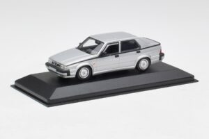 Alfa Romeo 75 3.0 V6 Plata Minichamps 1:43 400120461 Metal - imagen 2 de 4