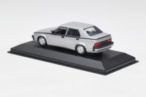 Alfa Romeo 75 3.0 V6 Plata Minichamps 1:43 400120461 Metal - imagen 3 de 4