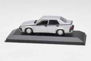 Alfa Romeo 75 3.0 V6 Plata Minichamps 1:43 400120461 Metal