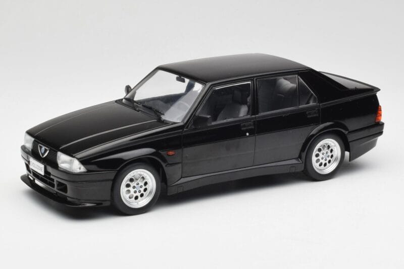 Alfa Romeo 75 Turbo Evoluzione Negro MCG 1:18 MCG18429 Metal