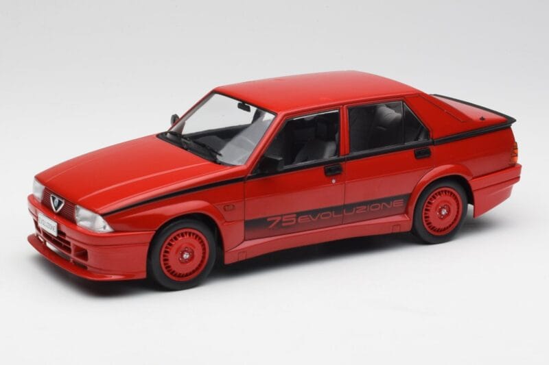 Alfa Romeo 75 Turbo Evoluzione Rojo MCG 1:18 MCG18428 Metal