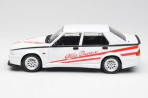 Alfa Romeo 75 Turbo Evoluzione Blanco MCG 1:18 MCG18430 Metal - imagen 3 de 6
