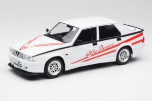 Alfa Romeo 75 Turbo Evoluzione Blanco MCG 1:18 MCG18430 Metal