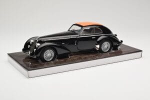 Alfa Romeo 8C 2900B Lungo Negro Minichamps 1:18 100120421 Metal - imagen 3 de 8