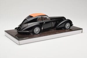 Alfa Romeo 8C 2900B Lungo Negro Minichamps 1:18 100120421 Metal - imagen 4 de 8