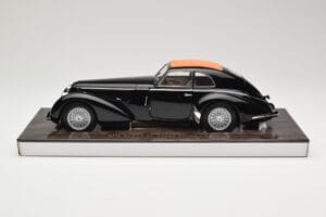 Alfa Romeo 8C 2900B Lungo Negro Minichamps 1:18 100120421 Metal