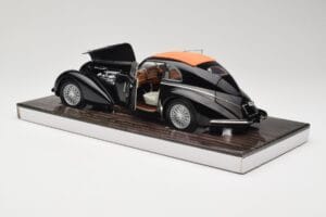 Alfa Romeo 8C 2900B Lungo Negro Minichamps 1:18 100120421 Metal - imagen 5 de 8