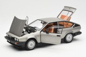 Alfa Romeo Alfetta GTV 2.0 Gris Metalizado AUTOart 1:18 70147 Metal - imagen 2 de 8
