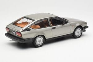 Alfa Romeo Alfetta GTV 2.0 Gris Metalizado AUTOart 1:18 70147 Metal - imagen 3 de 8