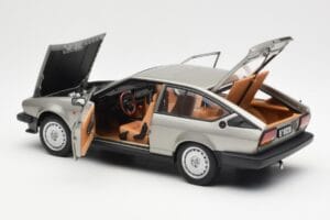 Alfa Romeo Alfetta GTV 2.0 Gris Metalizado AUTOart 1:18 70147 Metal - imagen 5 de 8
