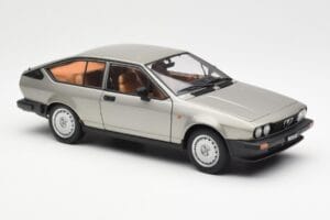 Alfa Romeo Alfetta GTV 2.0 Gris Metalizado AUTOart 1:18 70147 Metal - imagen 6 de 8