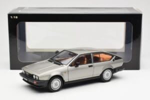Alfa Romeo Alfetta GTV 2.0 Gris Metalizado AUTOart 1:18 70147 Metal - imagen 8 de 8