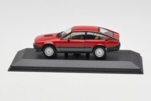 Alfa Romeo Alfetta GTV6 Rojo Minichamps 1:43 400120140 Metal