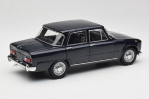 Alfa Romeo Giulia 1300 Azul Minichamps 1:18 180120905 Metal - imagen 3 de 8