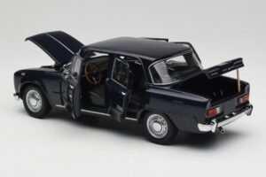 Alfa Romeo Giulia 1300 Azul Minichamps 1:18 180120905 Metal - imagen 5 de 8