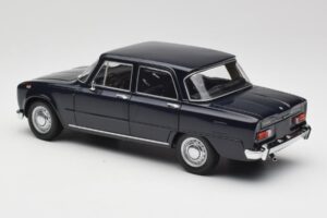 Alfa Romeo Giulia 1300 Azul Minichamps 1:18 180120905 Metal - imagen 7 de 8