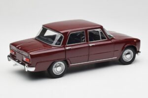 Alfa Romeo Giulia 1300 Rojo Oscuro Minichamps 1:18 180120906 Metal - imagen 3 de 8