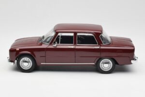 Alfa Romeo Giulia 1300 Rojo Oscuro Minichamps 1:18 180120906 Metal - imagen 4 de 8