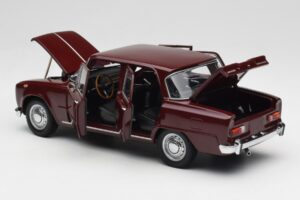 Alfa Romeo Giulia 1300 Rojo Oscuro Minichamps 1:18 180120906 Metal - imagen 5 de 8