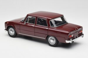 Alfa Romeo Giulia 1300 Rojo Oscuro Minichamps 1:18 180120906 Metal - imagen 7 de 8