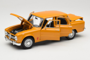 Alfa Romeo Giulia 1300 Super Naranja Minichamps 1:18 180120900 Metal - imagen 2 de 8