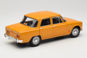 Alfa Romeo Giulia 1300 Super Naranja Minichamps 1:18 180120900 Metal - imagen 3 de 8