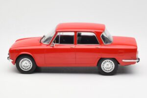 Alfa Romeo Giulia Nuova Super Rojo MCG 1:18 MCG18145 Metal - imagen 3 de 6