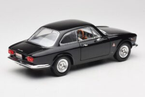 Alfa Romeo Giulia Sprint GTA Negro Road Signature 1:18 92348 Metal - imagen 3 de 8