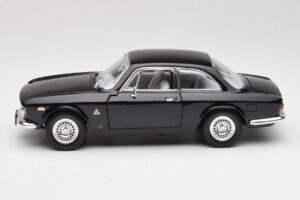 Alfa Romeo Giulia Sprint GTA Negro Road Signature 1:18 92348 Metal - imagen 4 de 8